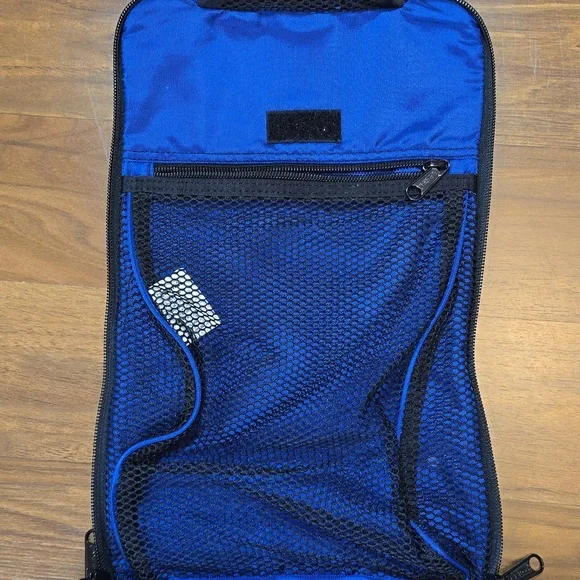 L.L. Bean Large Blue Hanging Toiletry Bag - Picture 4 of 11